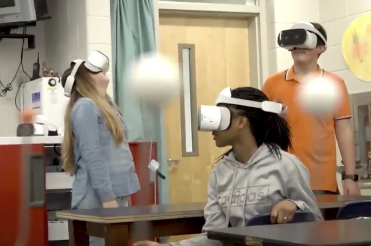 Lenovo VR Classroom 2, un casco de realidad virtual para el mundo de la educación