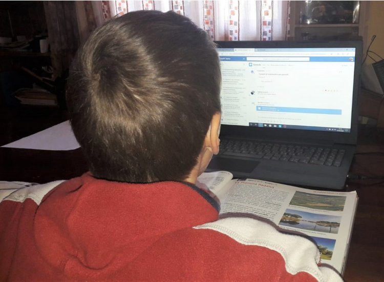 Lenovo ayuda a los escolares italianos a seguir sus clases a distancia por el coronavirus