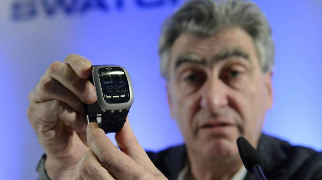 nick-hayek-swatch-bluetooth-uhr2