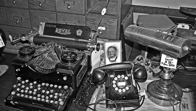 Teléfono y maquina de escribir