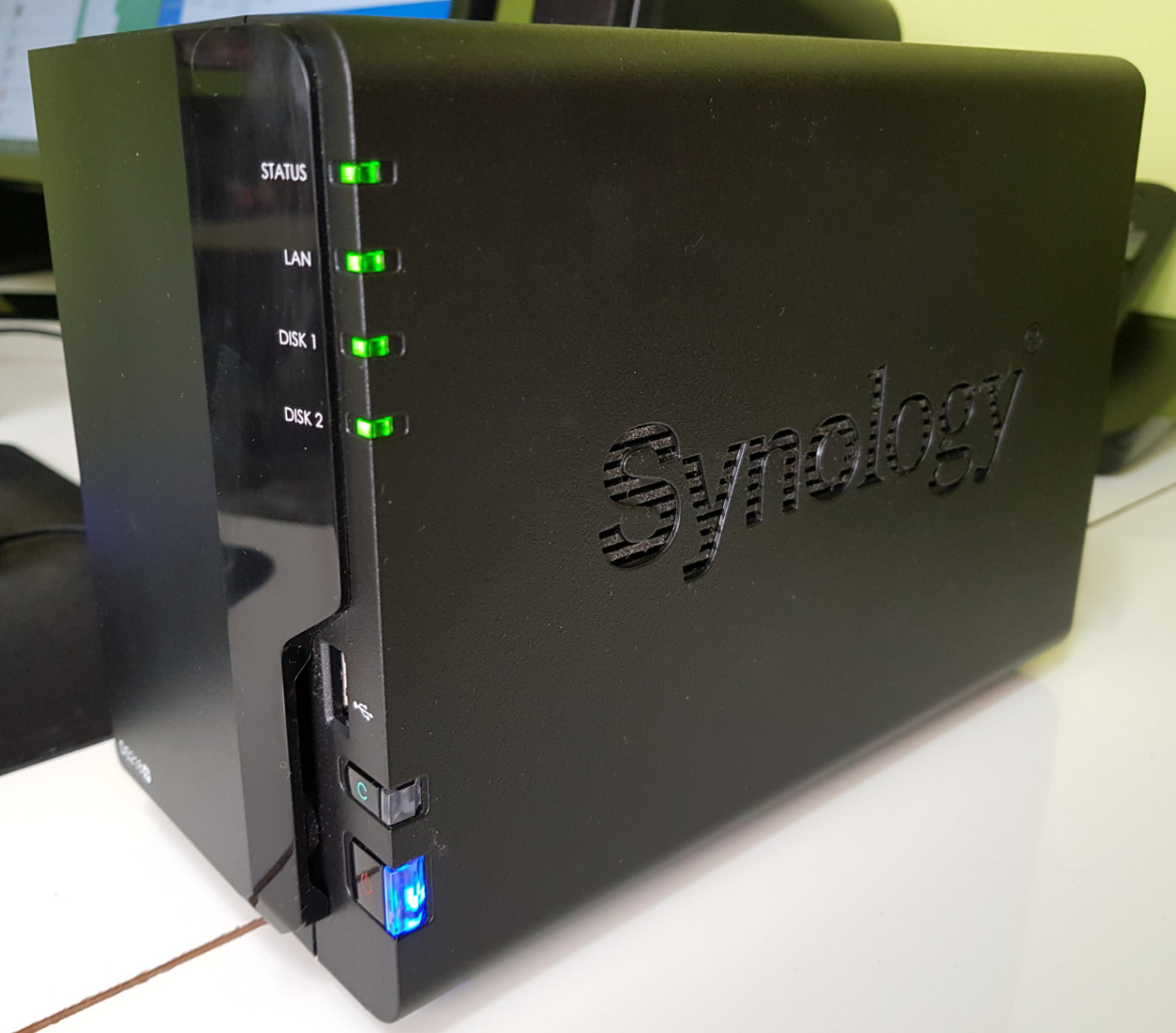 Synology Serie J DS115j Dispositivo de almacenamiento en red 256 MB, 2 puertos USB 2.0, 1 puerto LAN Gigabit Plata 