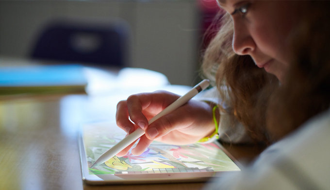 Apple quiere entrar en los colegios con un nuevo iPad, pero en educación gana Google