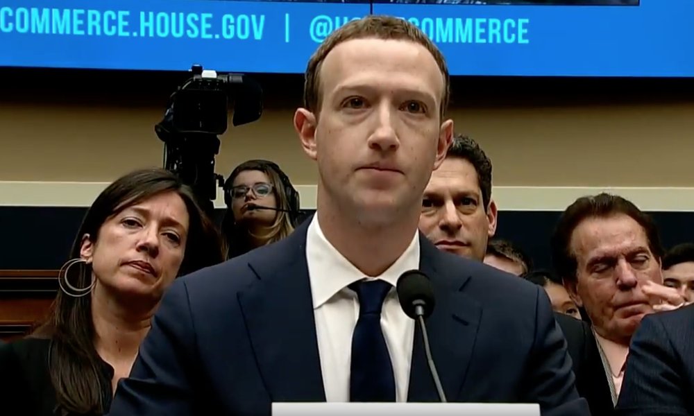 Mark Zuckerberg sale bastante airoso de su comparecencia ante el Congreso de EEUU