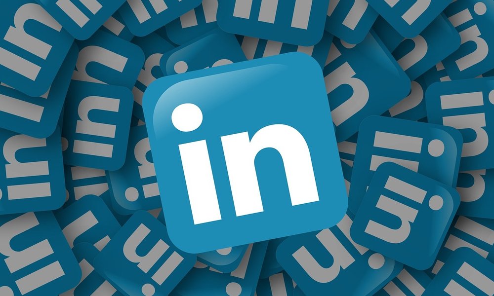 LinkedIn usó 18 millones de emails de no usuarios para comprar publicidad en Facebook