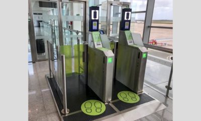 puerta biometrica de autoembarque - Aeropuerto Menorca