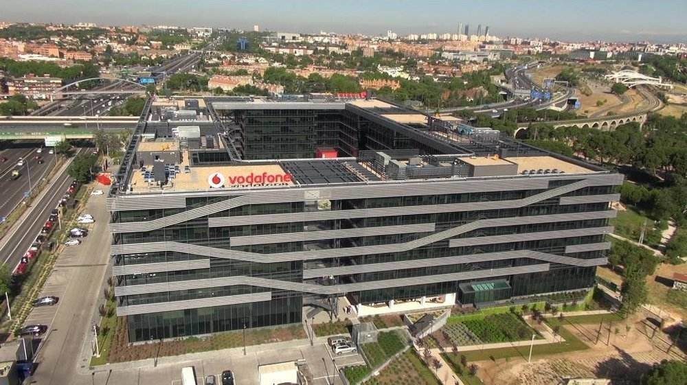 Los ingresos por servicio de Vodafone España bajan un 8%