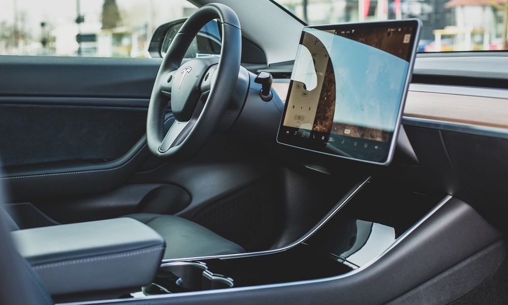 Tesla quiere que sus coches puedan hablar con los peatones