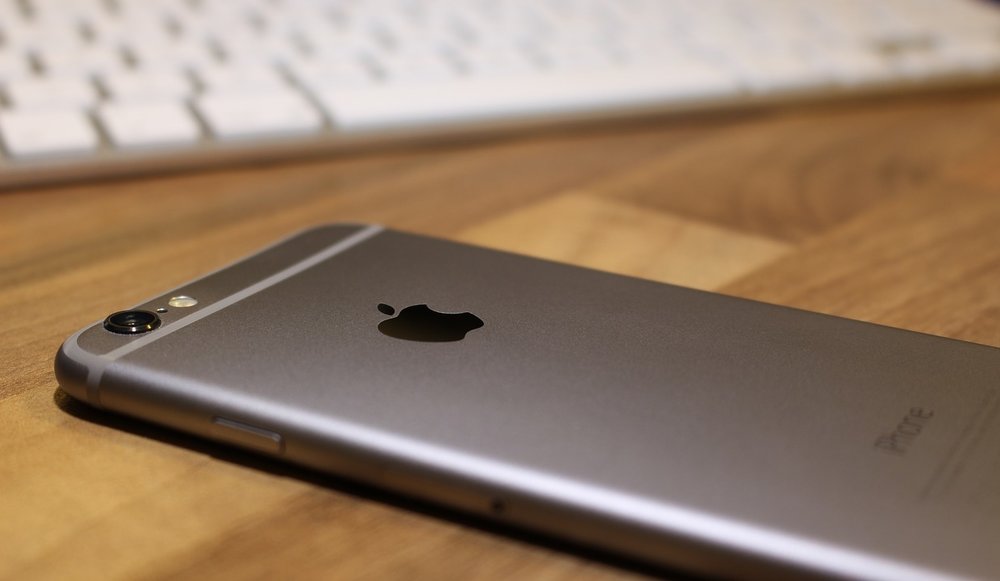 Francia multa a Apple con 25 millones de euros por ralentizar los iPhones antiguos