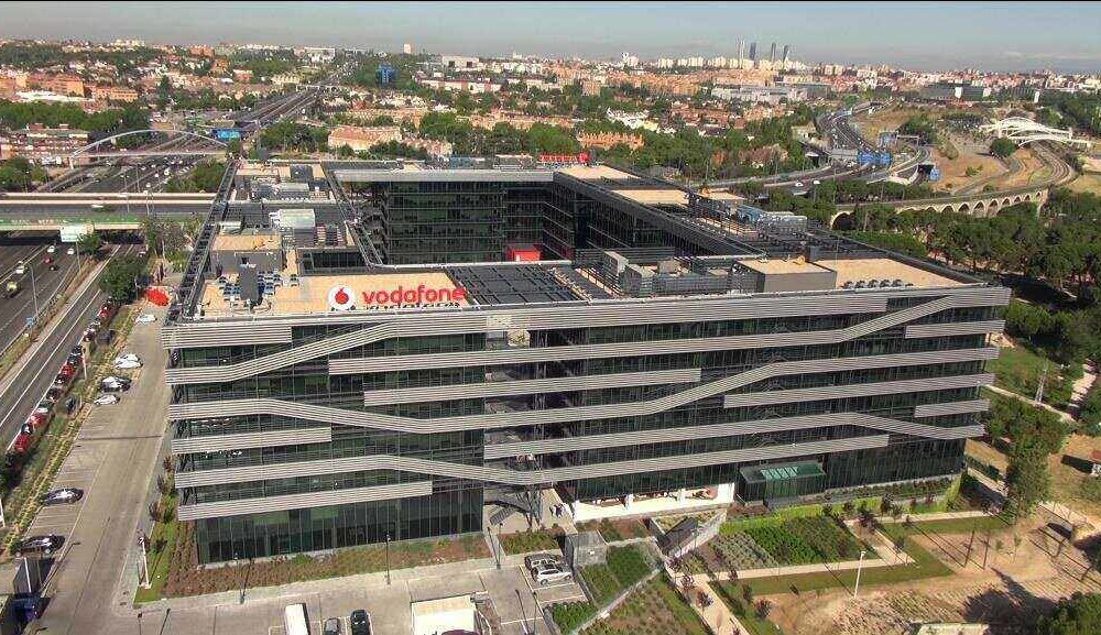 Vodafone España baja en ingresos pero crece en número de clientes