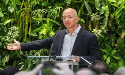 Jeff Bezos dejará de ser el CEO de Amazon en verano: pasa el testigo a Andy Jassy