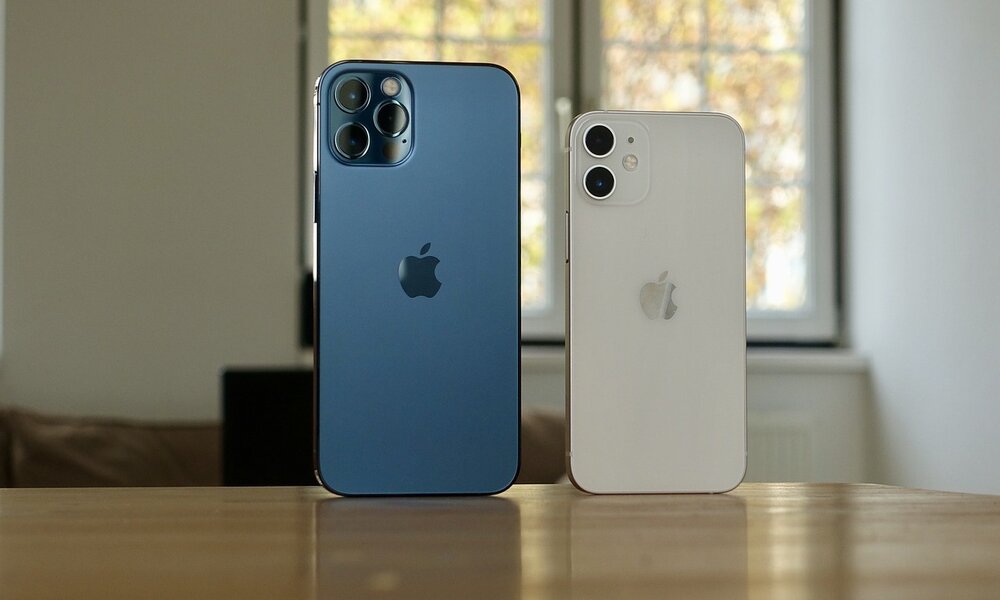 Multan a Apple por infringir una patente, y en Brasil, por no vender el iPhone 12 con cargador