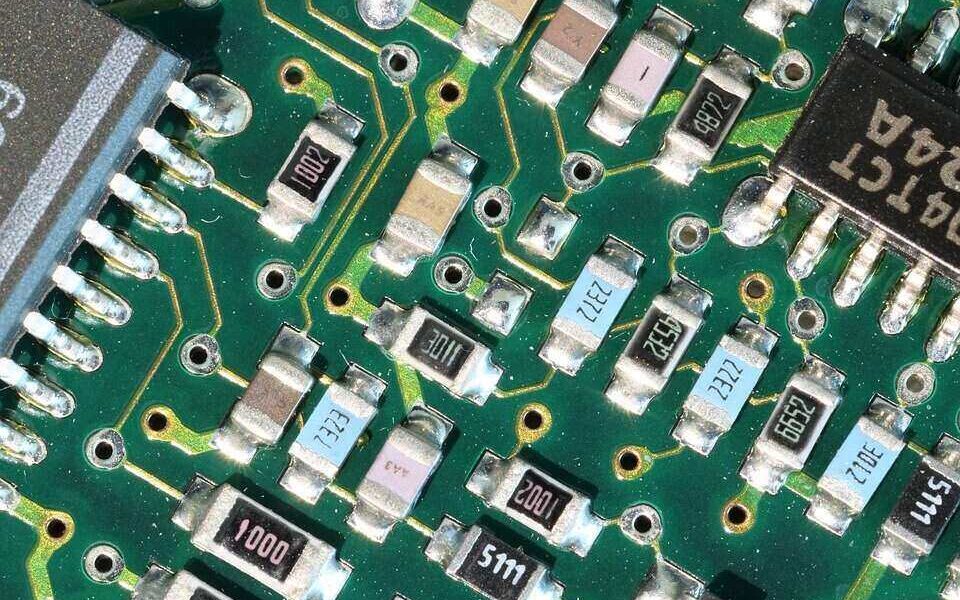 IBM y Samsung diseñan sistema para apilar transistores que puede llevar a chips más eficientes