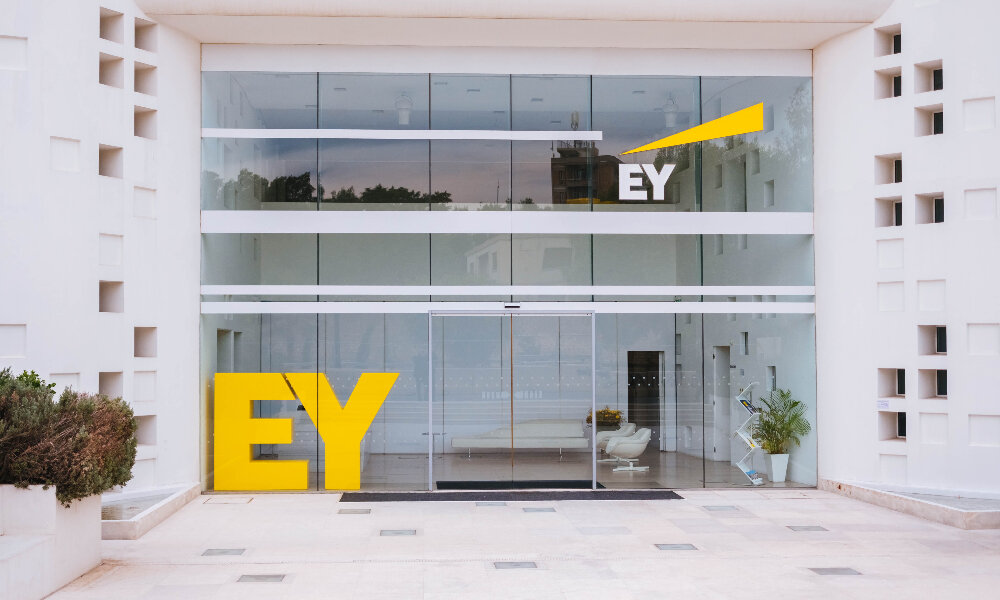 La consultora EY hace planes para separar sus divisiones de consultoría y auditoría