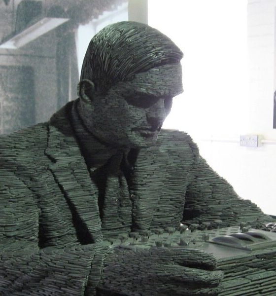 Alan Turing, el genio que se convirtió en padre de la informática y precursor de la IA