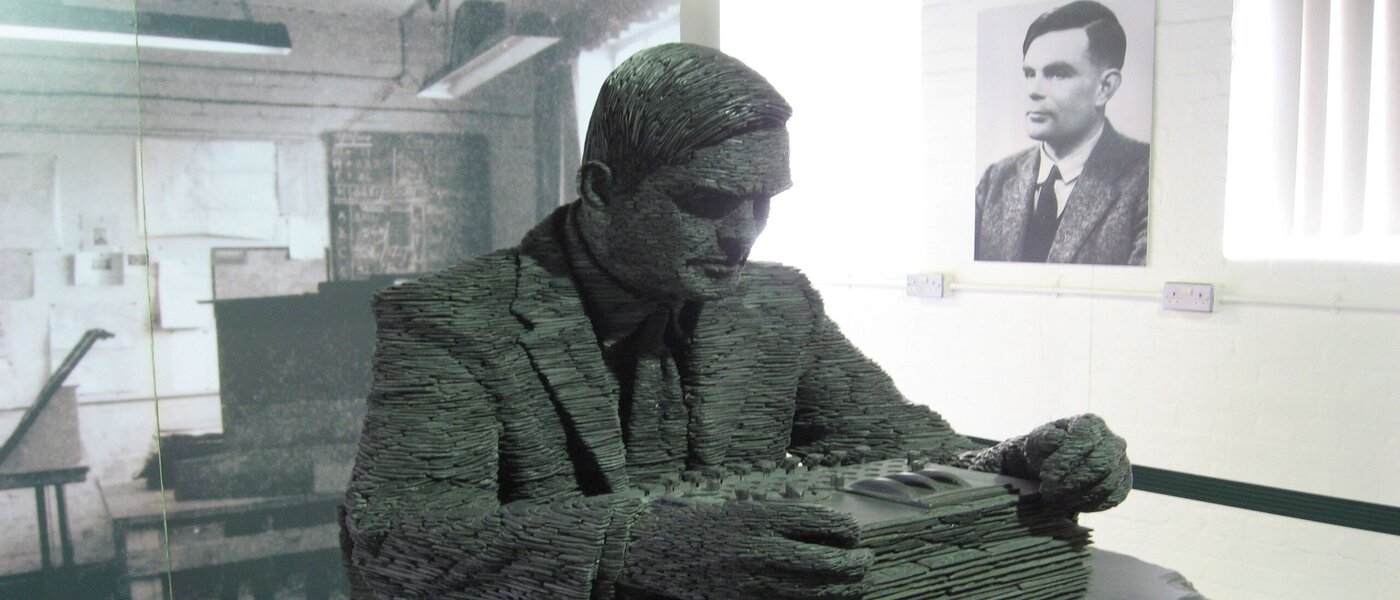 Alan Turing, el genio que se convirtió en padre de la informática y  precursor de la