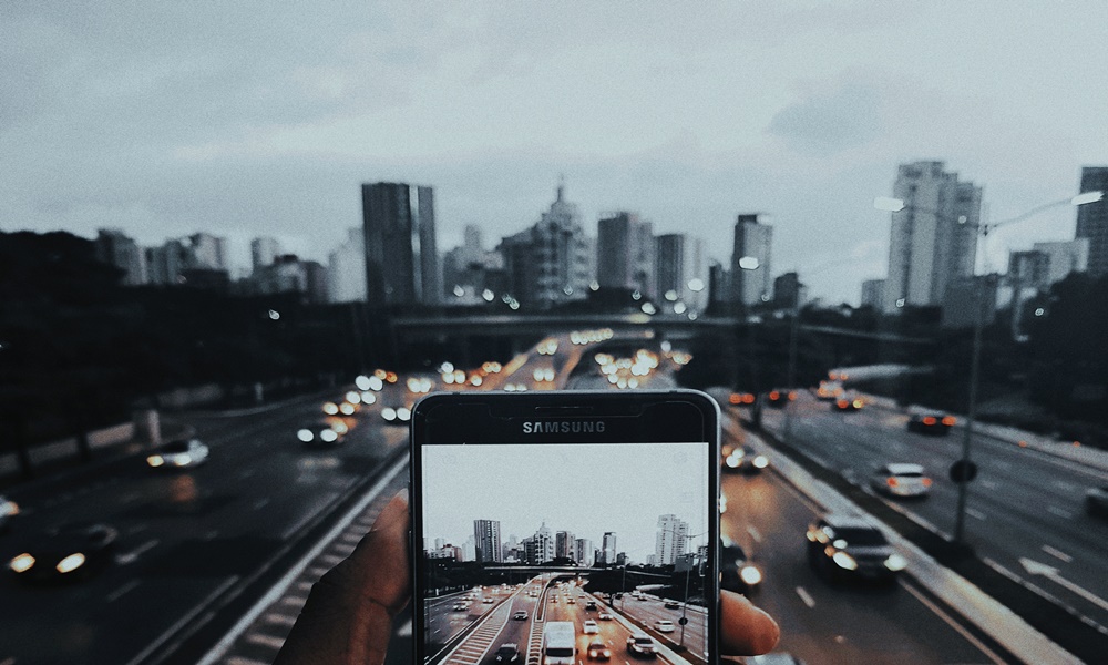 España expone a Samsung sus virtudes para optar por la nueva planta de semiconductores en Europa