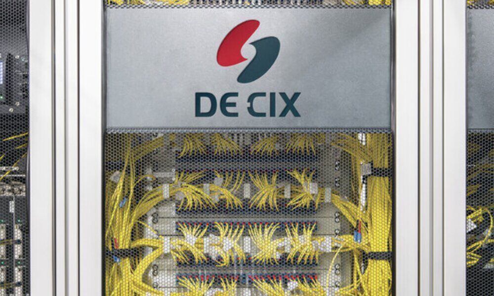 DE-CIX gana en seguridad y estabilidad con la actualización de su red