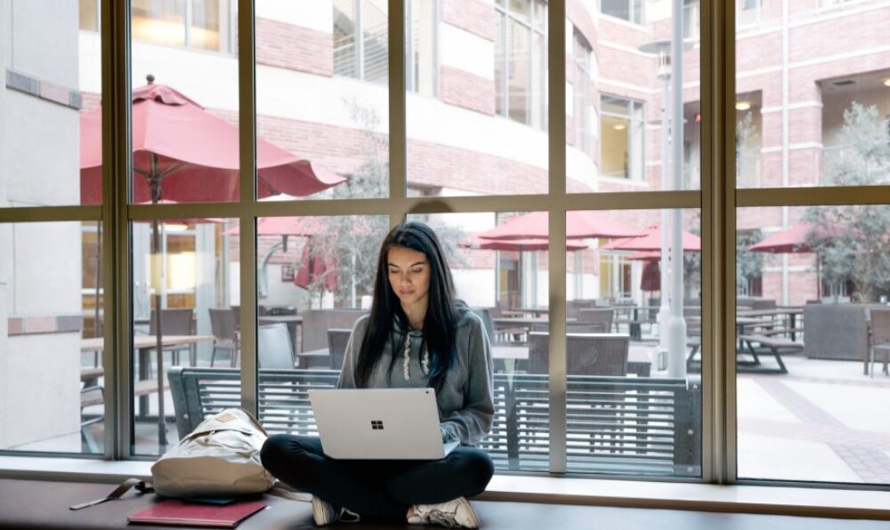 Microsoft, IAMCP y Adecco capacitarán en material digital a 2.000 jóvenes en España