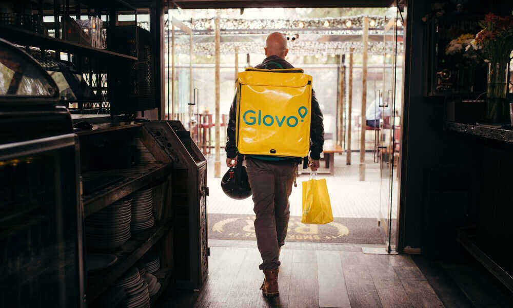Multa de Trabajo a Glovo por emplear falsos autónomos e inmigrantes sin permiso de trabajo