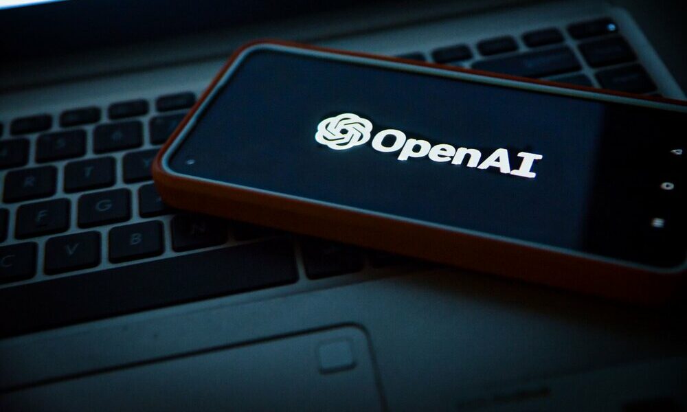 OpenAI permite que chatGPT se conecte, con plugins, a servicios de terceros