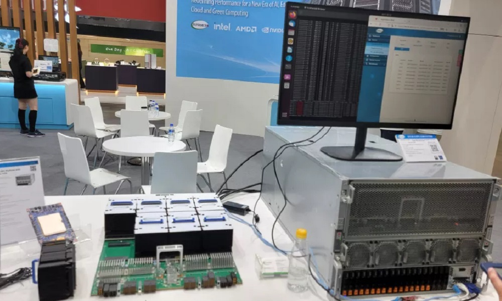 Supermicro presenta un servidor X13 8U con 8 GPUs Ponte Vecchio