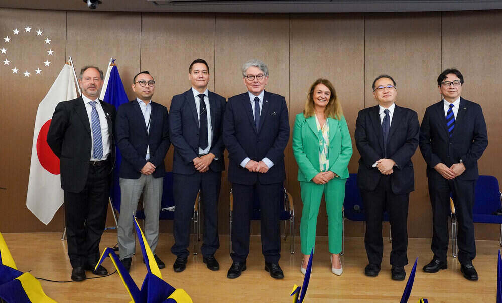 La UE y Japón anuncian un acuerdo para reforzar la cadena de suministro de chips