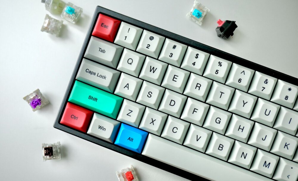 Entrenan modelo de IA para que adivine lo escrito en un ordenador por el sonido de las teclas