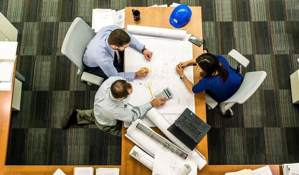 Las grandes tecnológicas frenan los despidos, sin subir aún las contrataciones