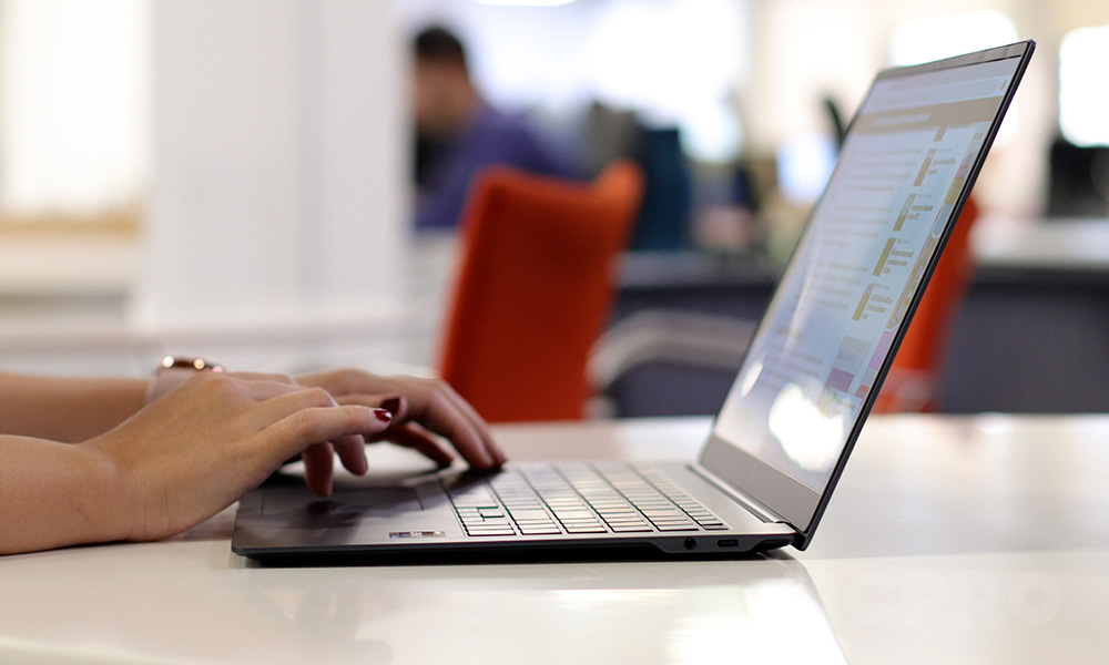 Review LG Gram Superslim OLED: siempre contigo