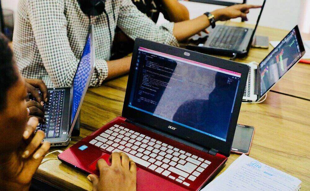 Cientos de modelos de ordenadores con Windows y Linux vulnerables al ataque de firmware LogoFAIL
