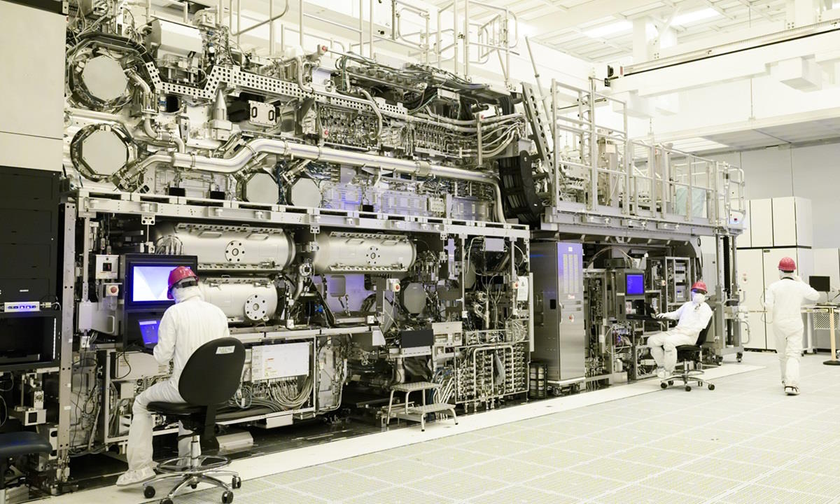 Intel Foundry TWINSCAN EXE5000 High NA EUV de ASML