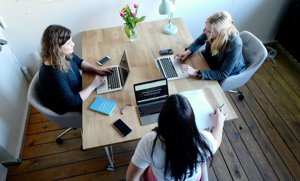 Solo el 23% de los puestos de trabajo del sector TIC en España están ocupados por mujeres