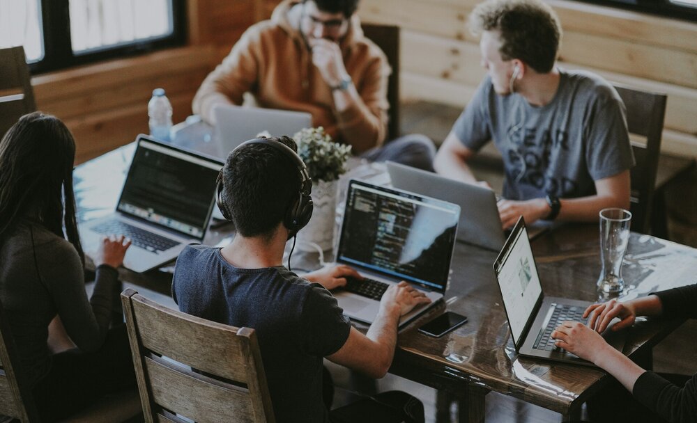 Google abre un programa para acercar recursos e información sobre IA a los desarrolladores