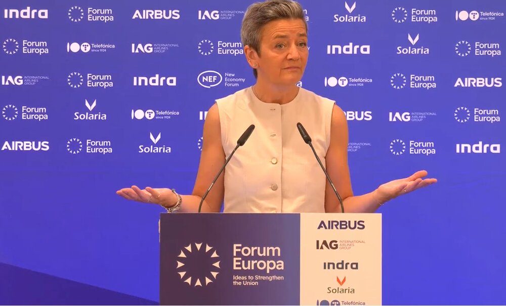 La Comisión Europea apunta a un comportamiento anticompetitivo de Apple por no traer su IA a la UE