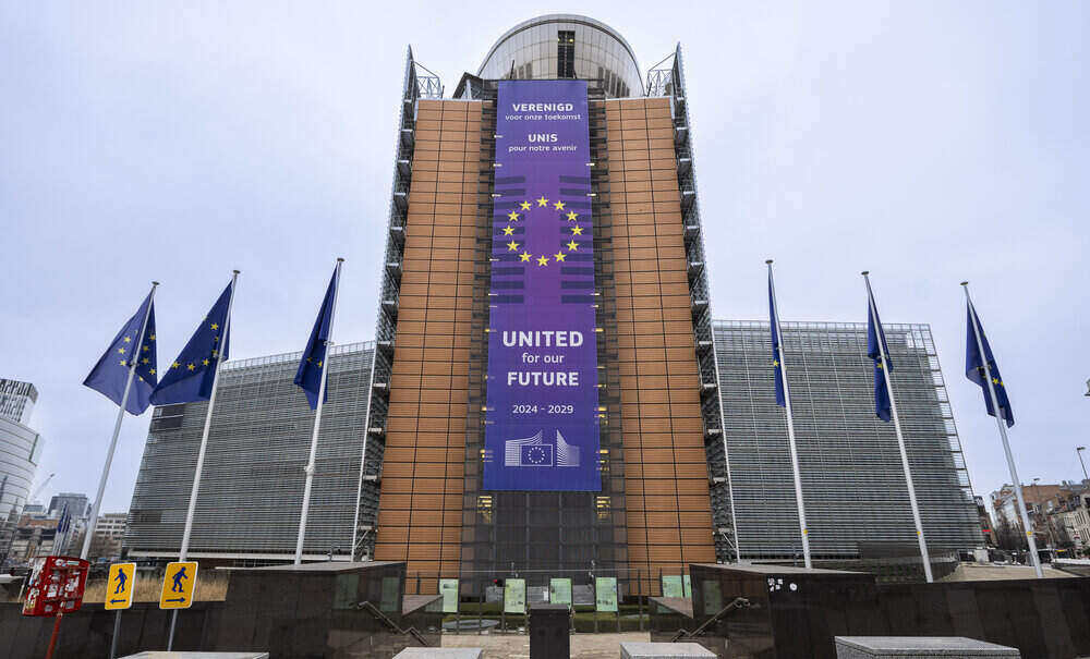 La UE multa a Apple con 500 millones y a Meta con 200 millones por violar la DMA