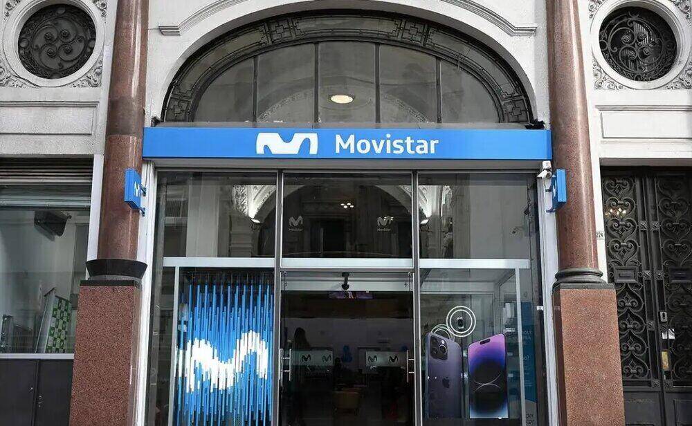 Telefónica acelera su salida de Hispanoamérica con la venta de su filial de Uruguay a Millicom