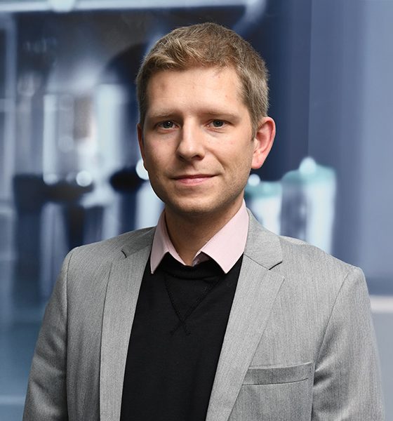 Tobias Thelemann, director de producto para componentes mecánicos e instalación eléctrica en reichelt elektronik