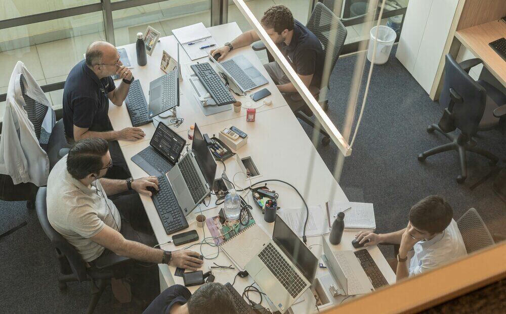 43% de empresas en España aceleran su adopción de la IA en busca de más eficiencia