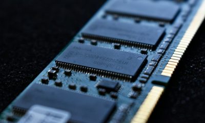 Demandan a Samsung, SK Hynix y Micron por acordar mantener la escasez de RAM para subir precios