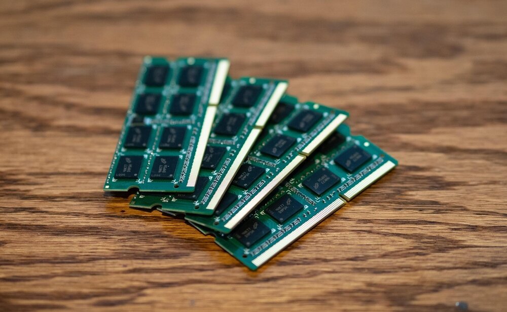 China pisa fuerte en memoria RAM: CXMT ya produce chips LPDDR6 e YMTC quiere ser líder en NAND