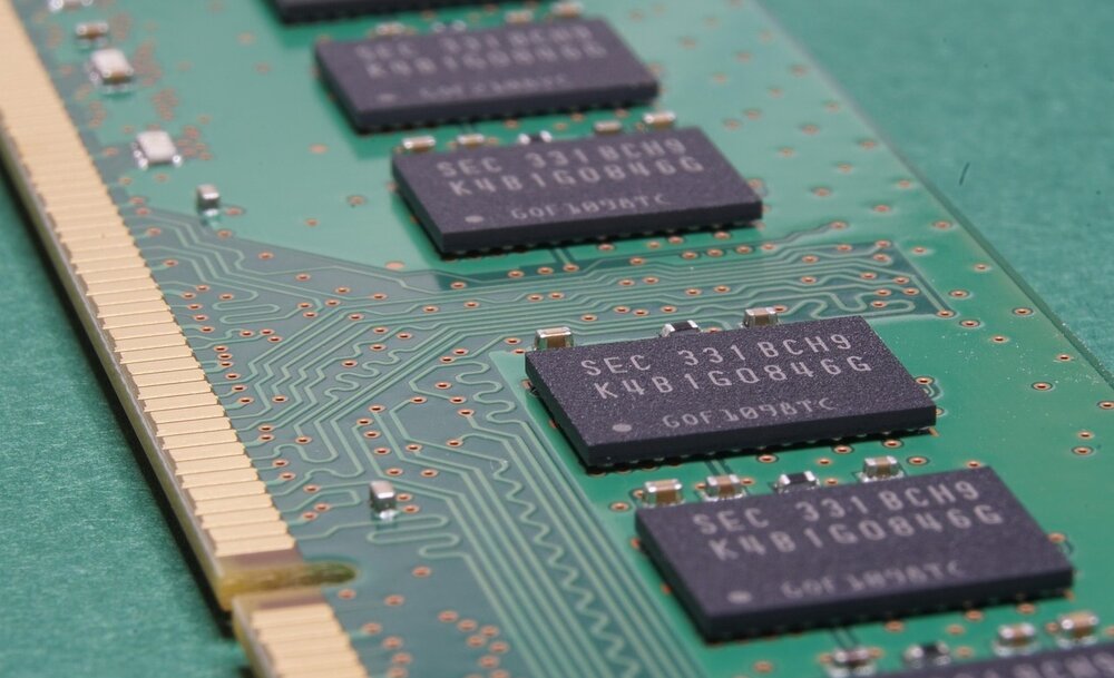 El mercado de módulos de memoria DRAM subió sus ingresos un 50% en 2025
