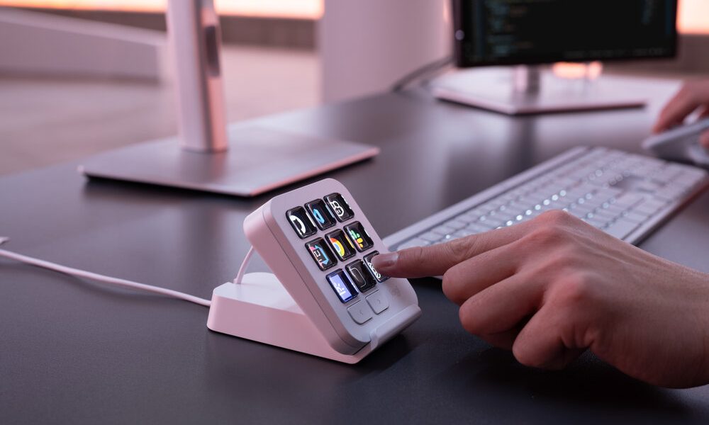 Logitech MX Keypad, un centro de control para gestionar tareas de programación con agentes de IA