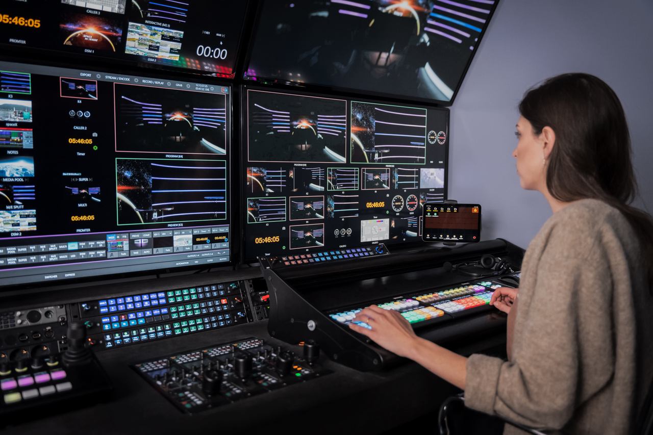 Stream Deck Studio de Elgato en una sala de control profesional